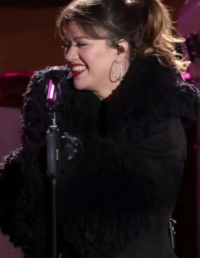 Kelly_Clarkson_Coat_Rockefeller_Center_For_Women
