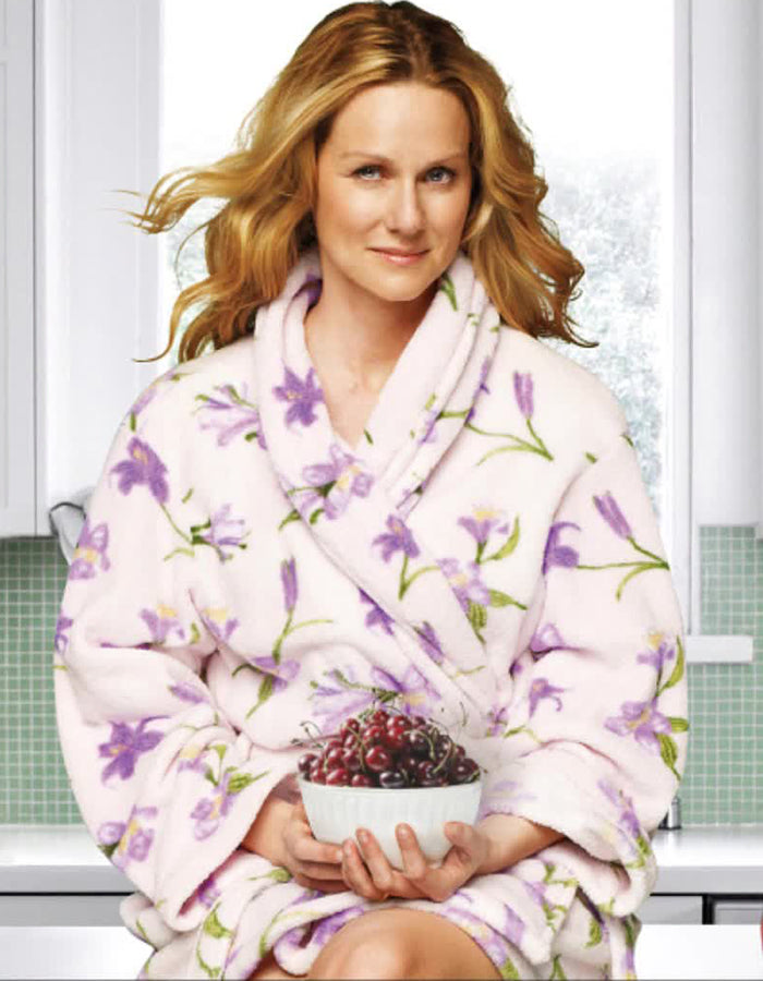 Laura_Linney_Bathrobe