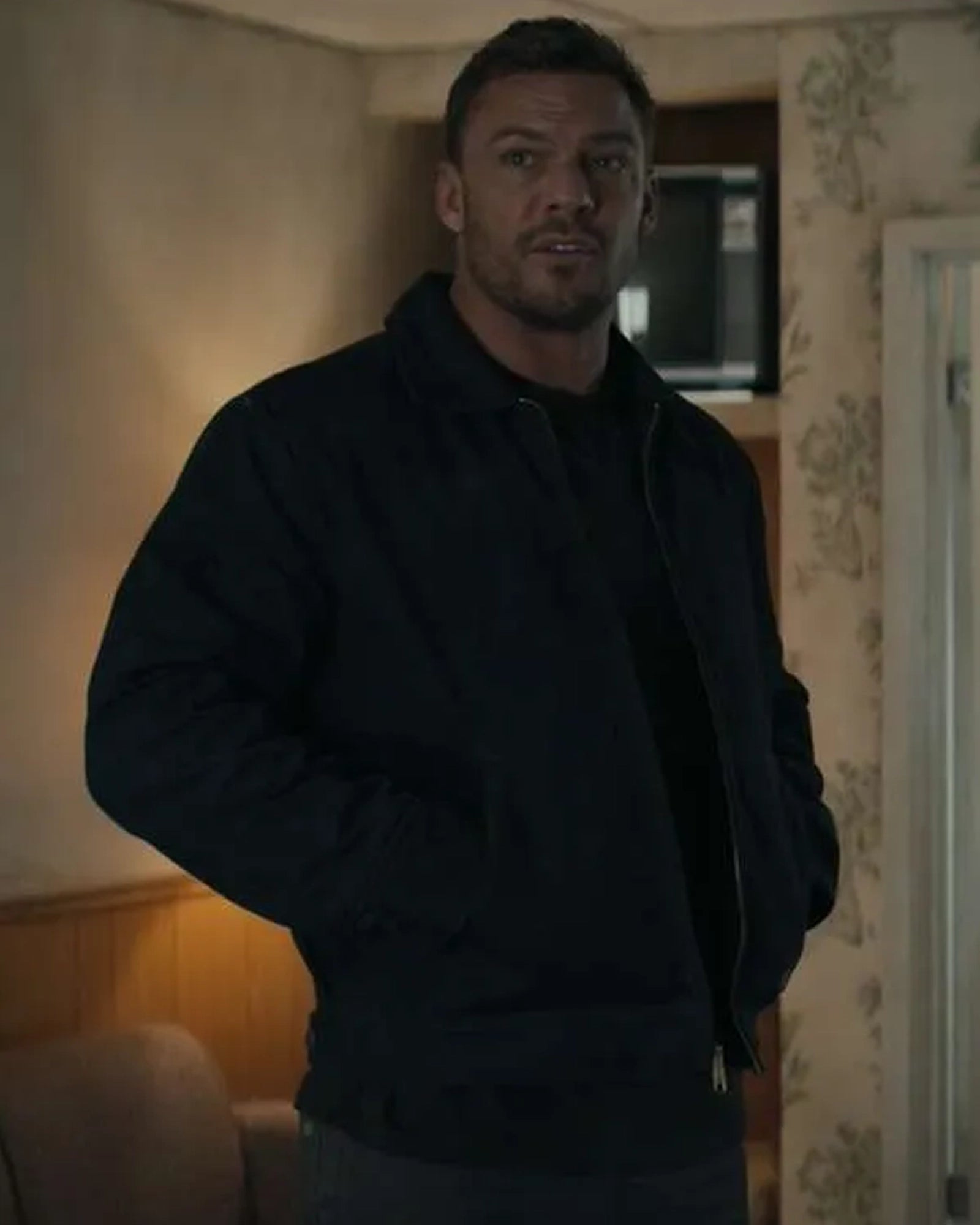 Reacher-S02-Jack-Reacher-Black-Jacket-Buy