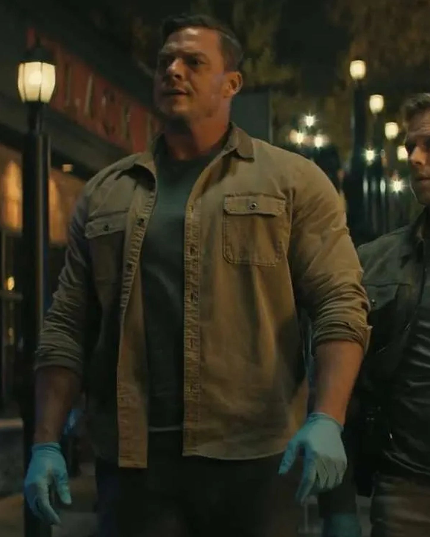 Reacher-S02-Jack-Reacher-Brown-Jacket