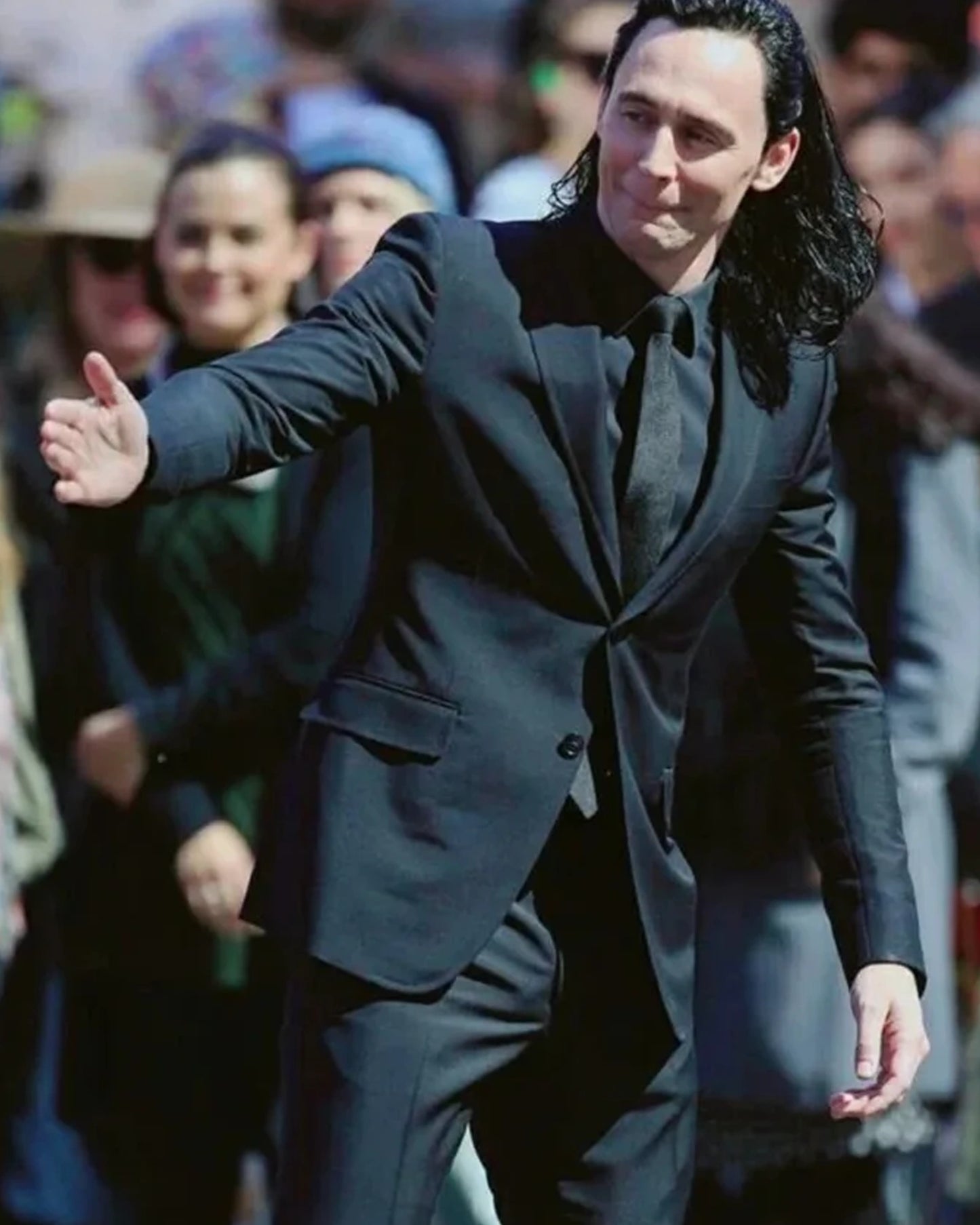 Tom_Hiddleston_Loki_Black_Suit_Buy