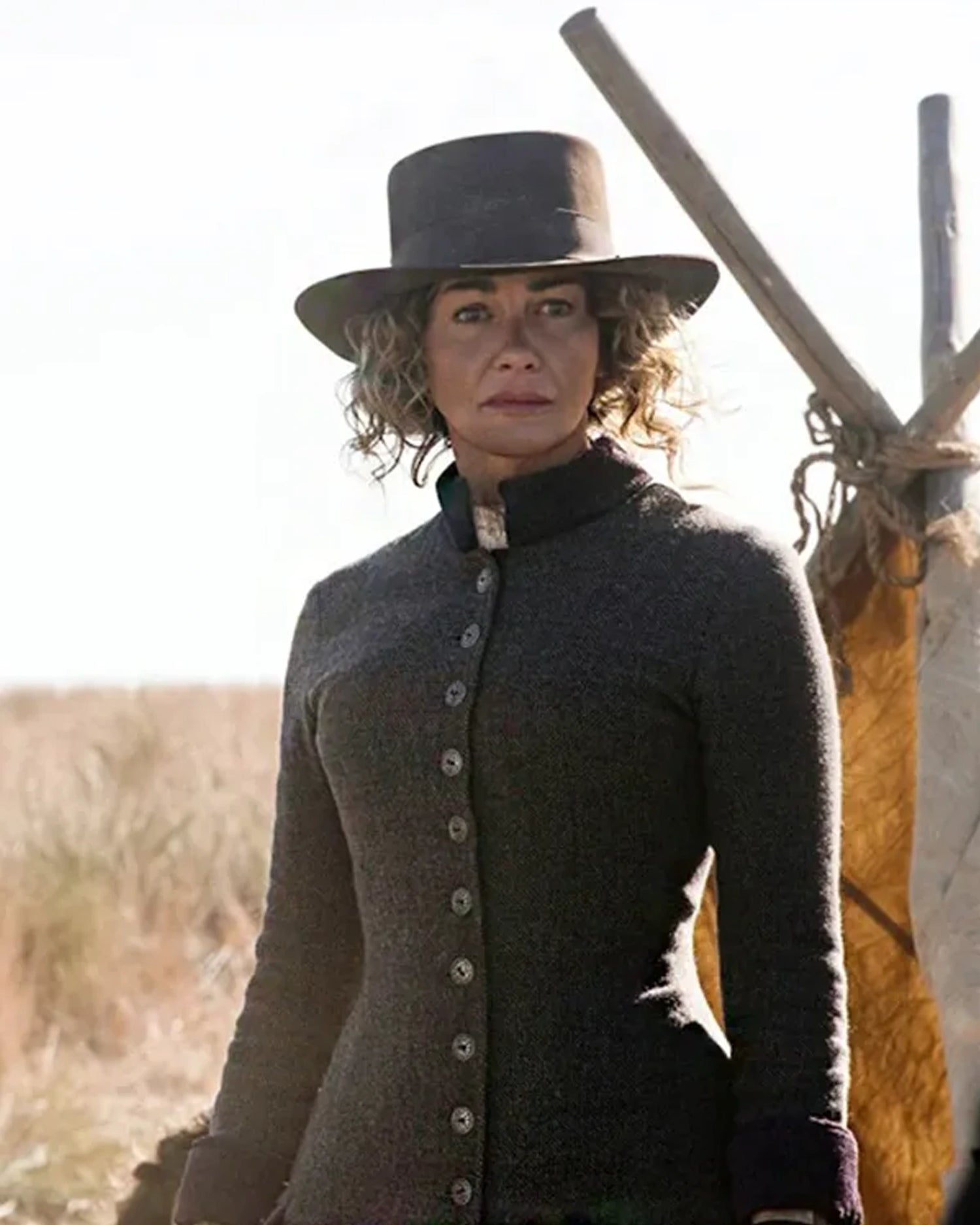 1883-Faith-Hill-Long-Coat