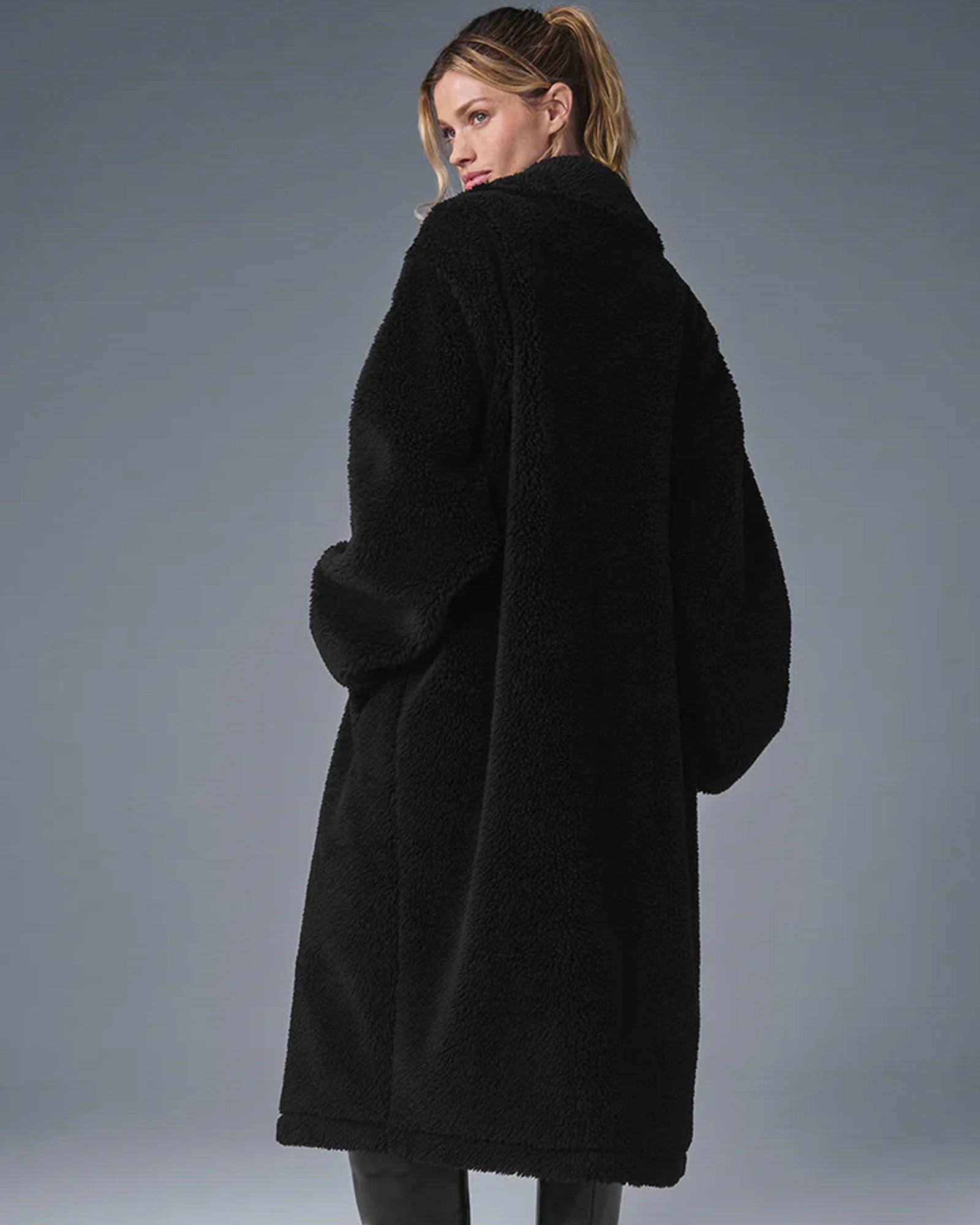 Alo-Yoga-Oversized-Sherpa-black-Trench-Coat