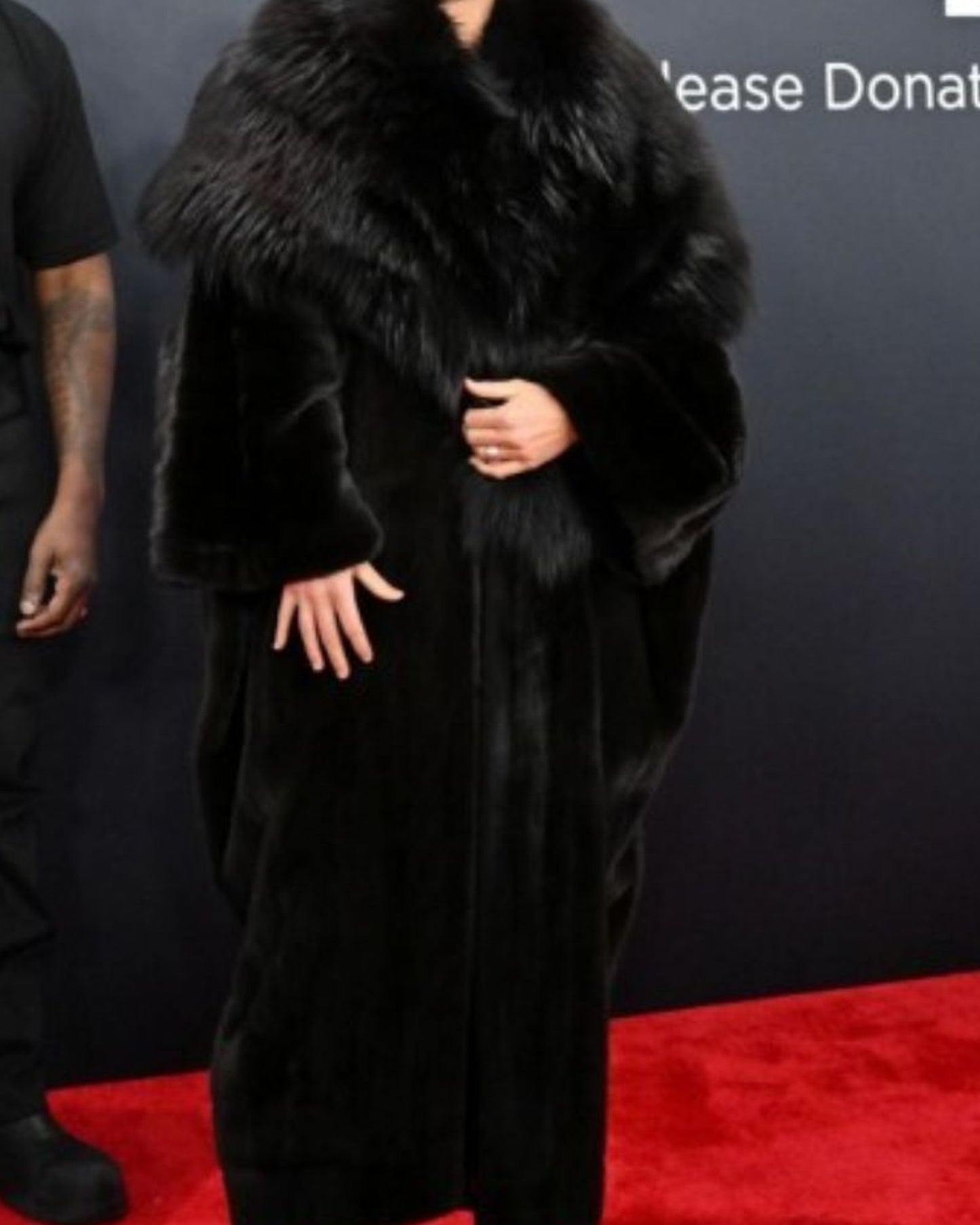 Bianca_Censori_Grammys_Black_Fur_Coat