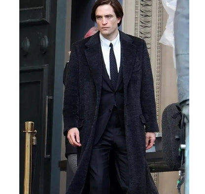 Bruce-Wayne-The-Batman-2022-Coat