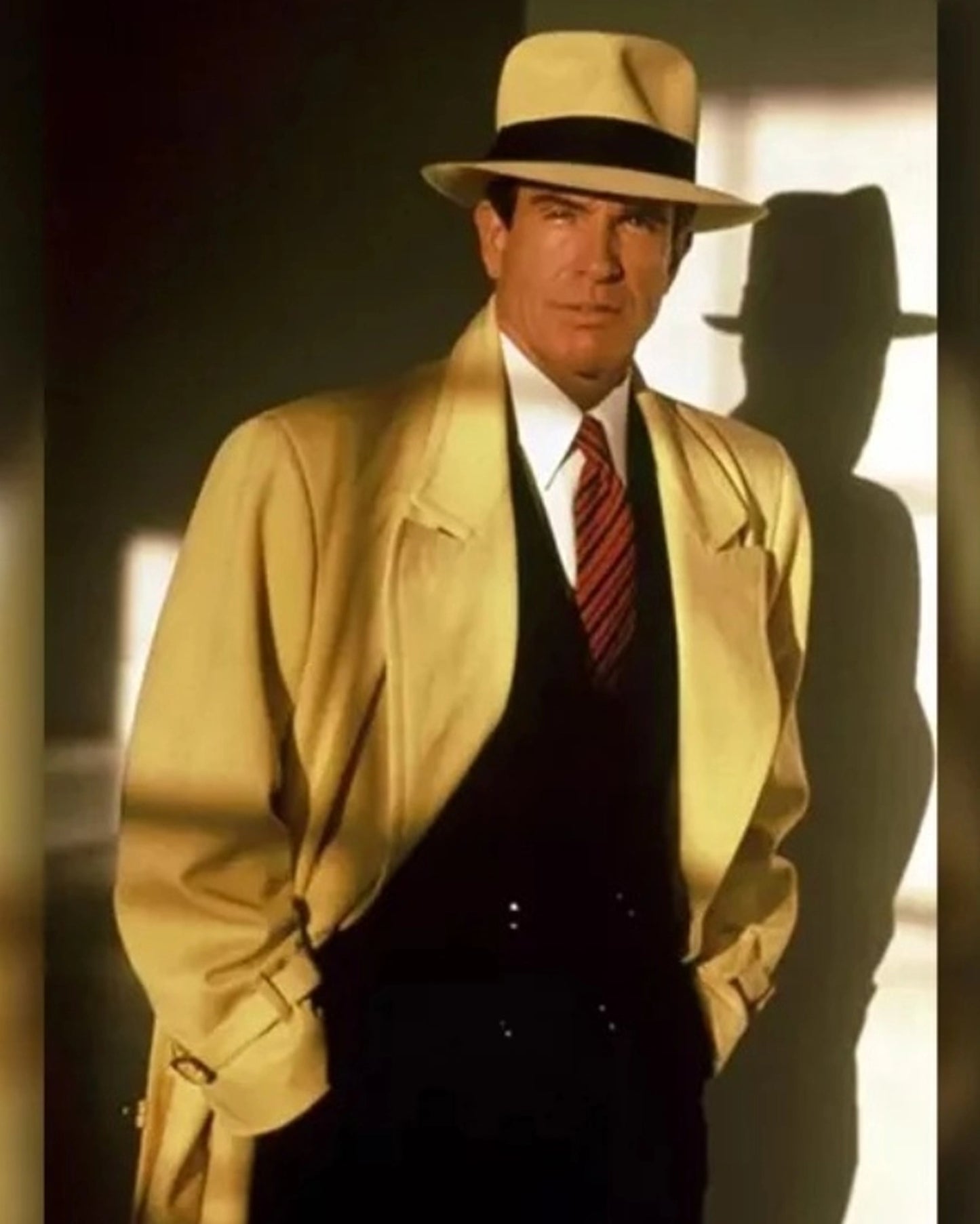 Dick-Tracy-Warren-Beatty-Yellow-Coat