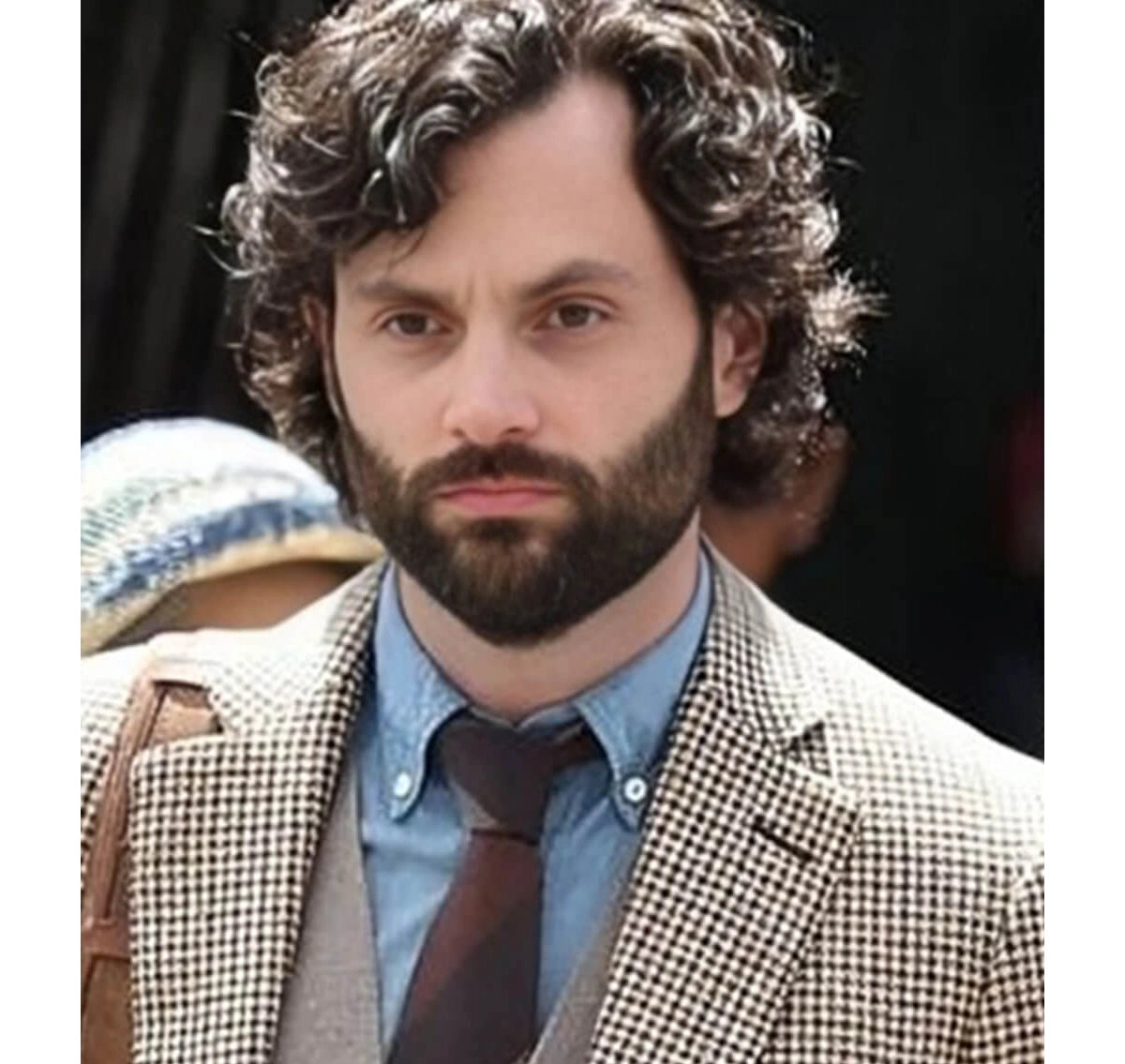 Joe_Goldberg_You_S4_Penn_Badgley_Beige_Blazer