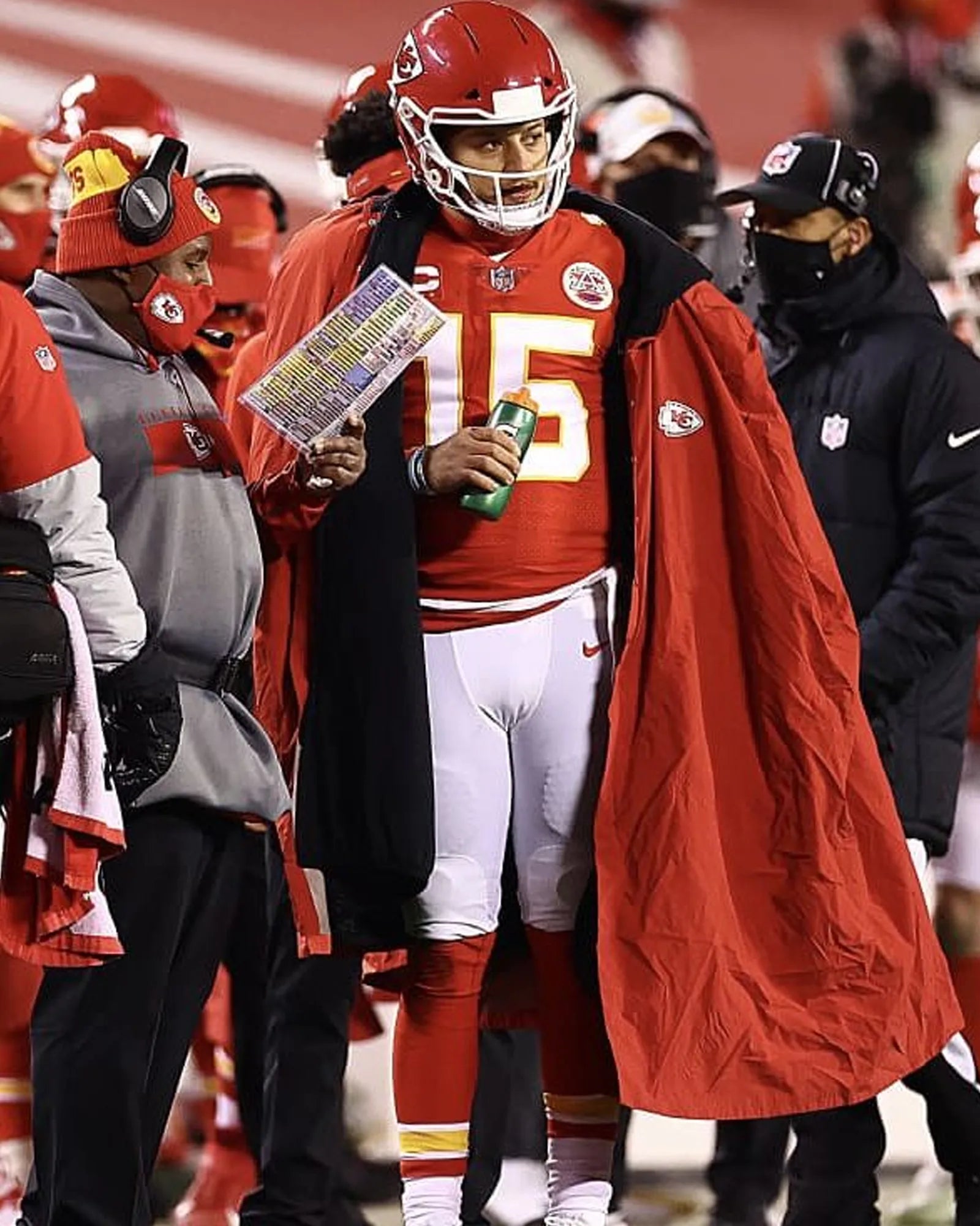 Kansas-City-Chiefs-Sideline-Cape-Coat