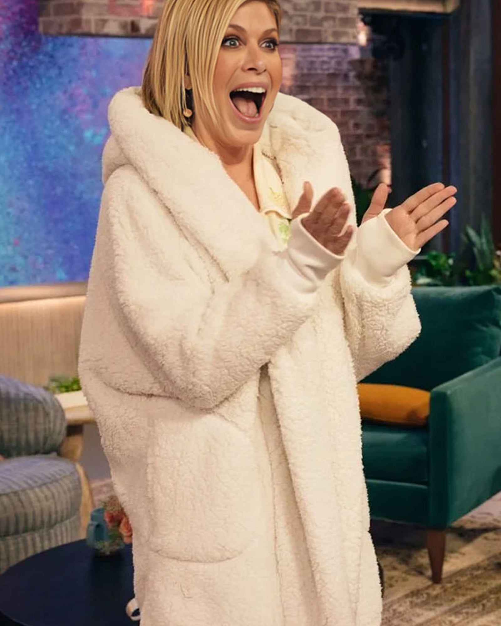 Kelly Clarkson Jill Martin White Sherpa Cardigan