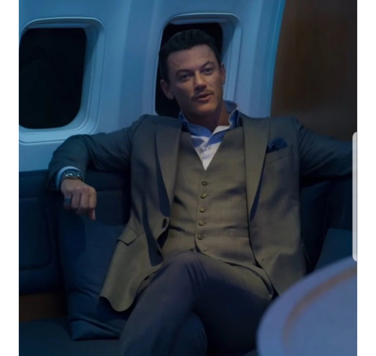 Luke_Evans_Crisis_2021_Suit