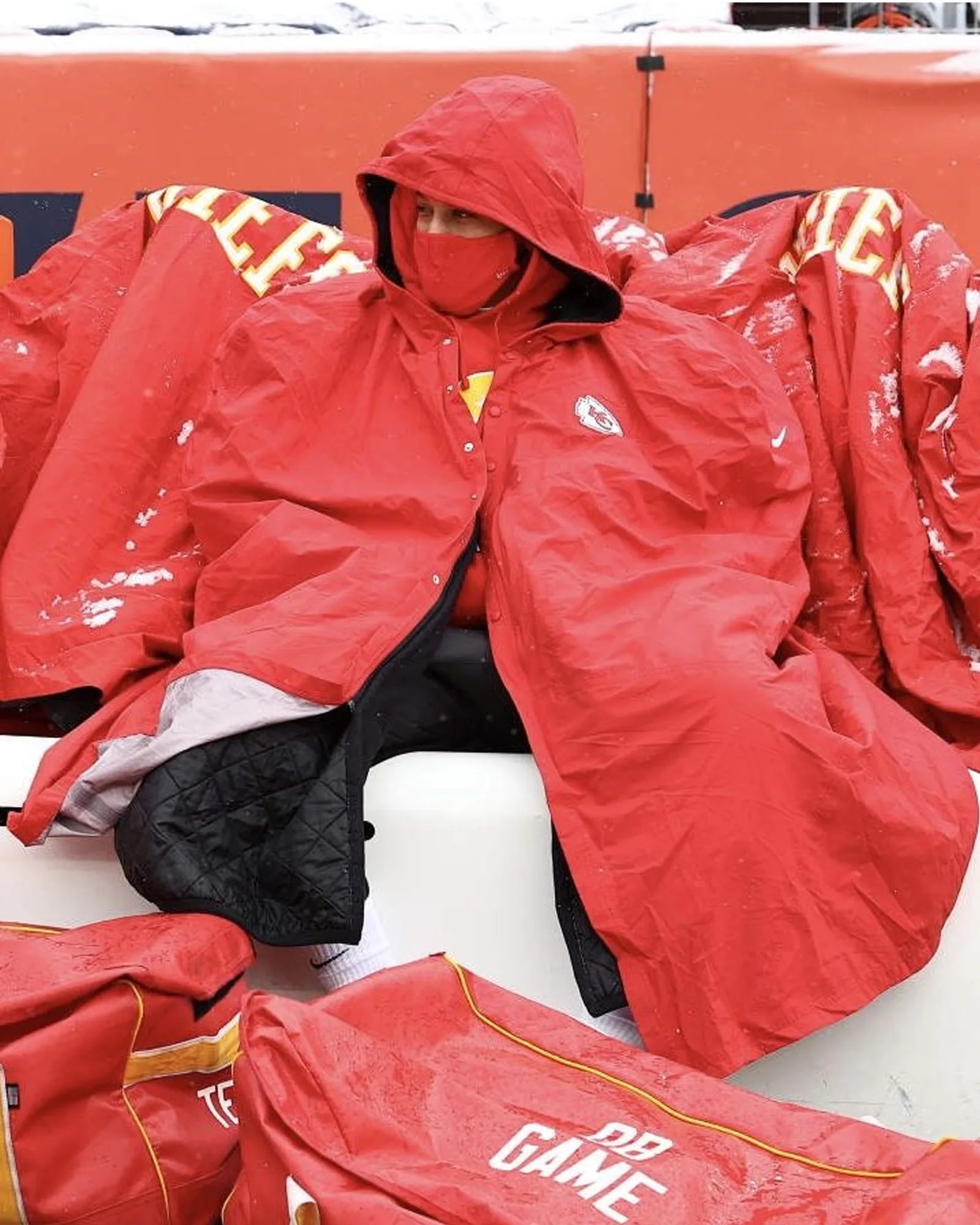 Patrick-Mahomes-Chiefs-Sideline-Cape-Coat