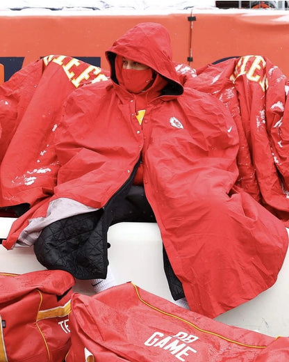 Patrick-Mahomes-Chiefs-Sideline-Cape-Coat