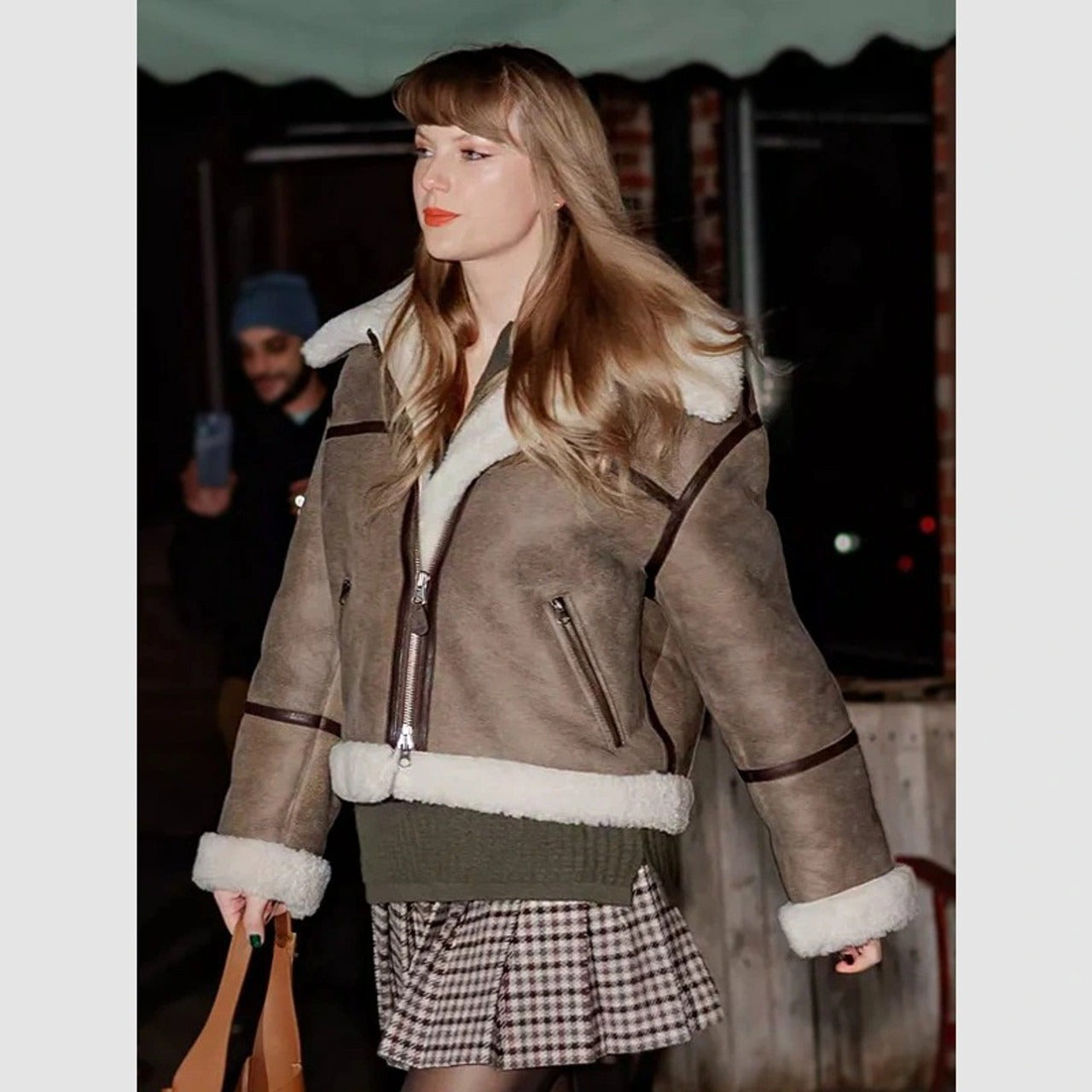 Taylor_Swift_Brown_Jacket