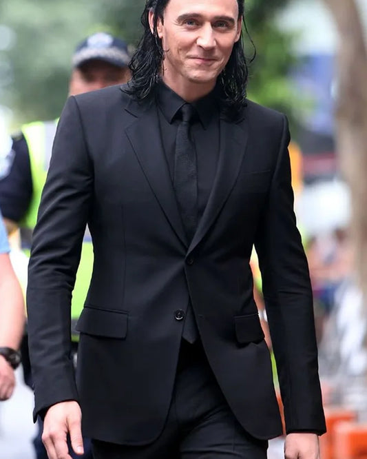 Tom_Hiddleston_Loki_Black_Suit