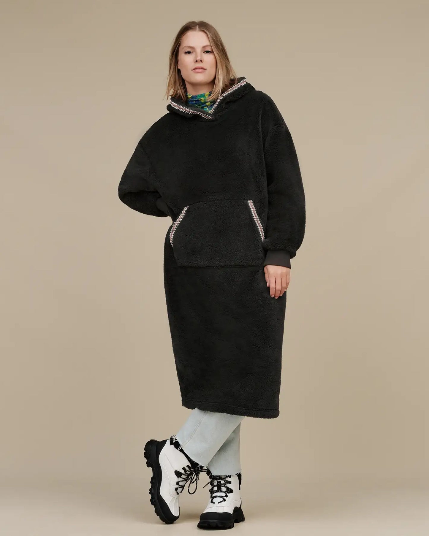 UGG-Hoodie-black-Blanket