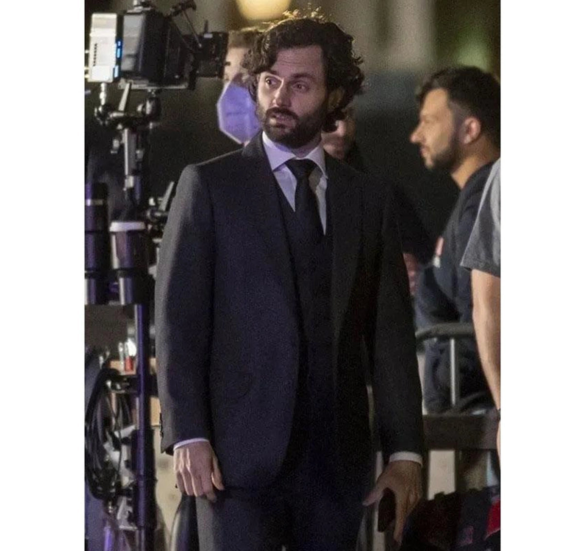 You_S04_Penn_Badgley_Black_Suit
