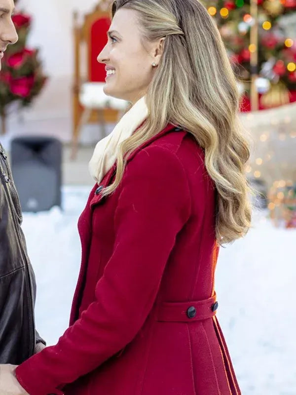 Film Christmas in Love Ellie Hartman Coat