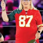 Kelce-Mom-Jersey