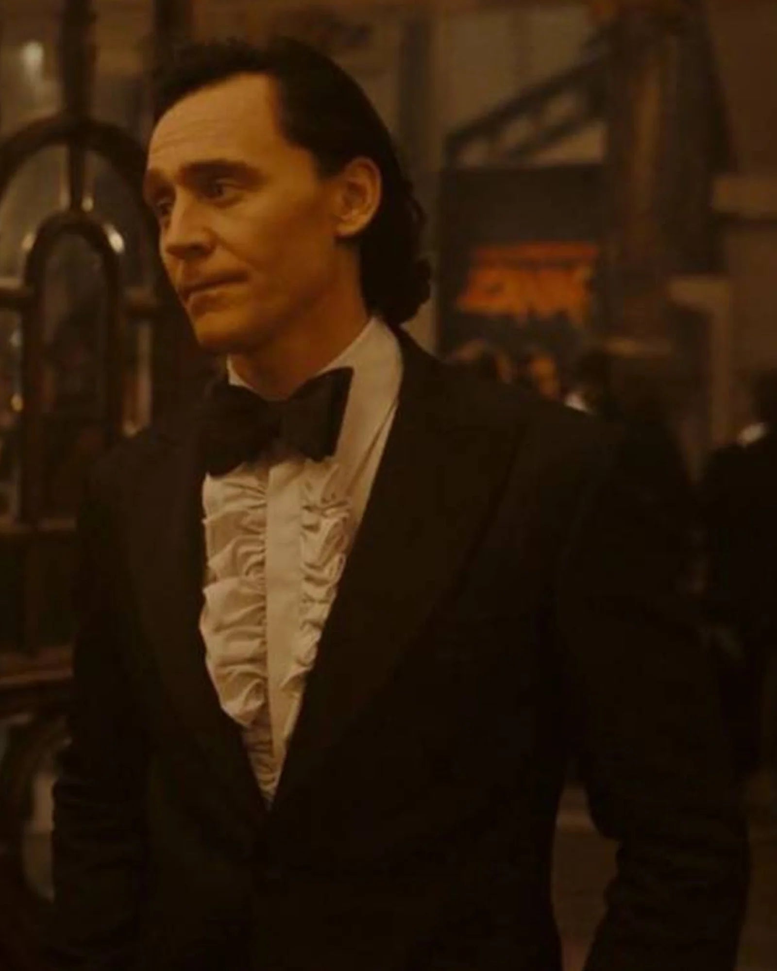 Loki_S02_Tom_Hiddleston_Black_Suit-1 Loki_S02_Tom_Hiddleston_Black_Suit