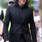 Tom_Hiddleston_Loki_Black_Suit